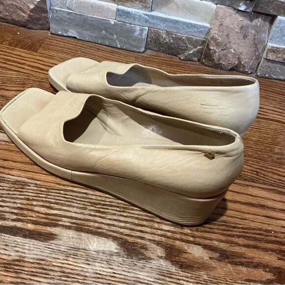 Bottega Veneta Cream Leather Platform - Picture 12 of 14